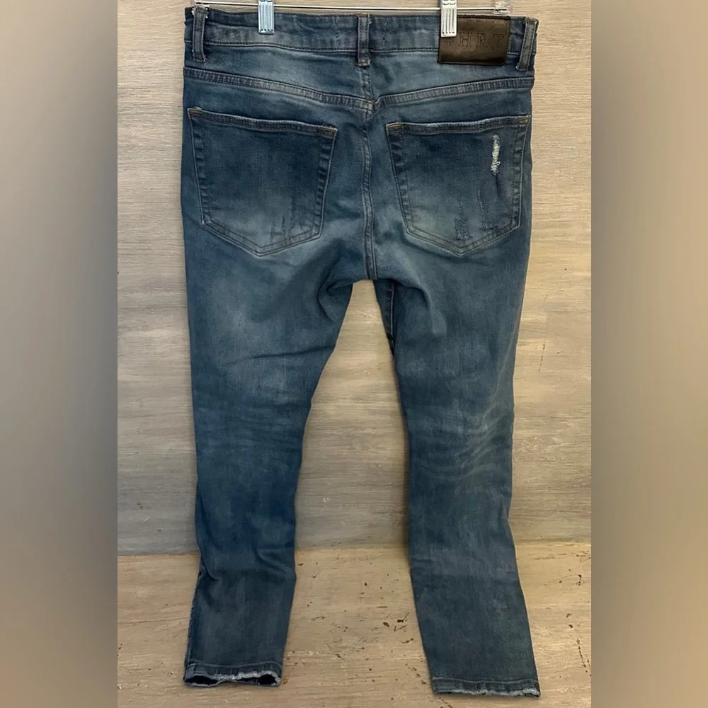 THRT‎ Jeans Graphic Design Ripped Knee Good Condition